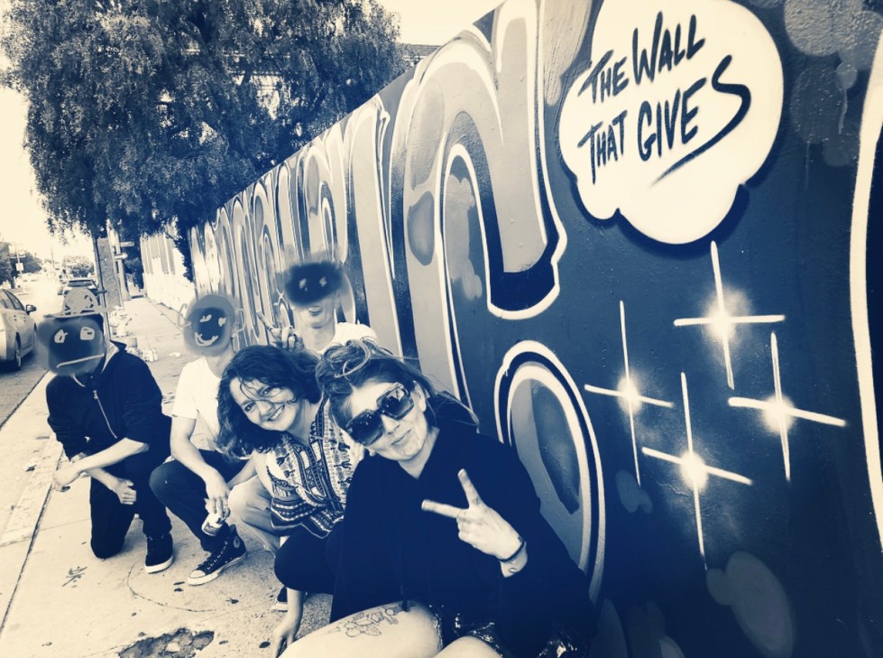 The-Wall-That-Gives-Beautiful-Hollywood-3-ALT