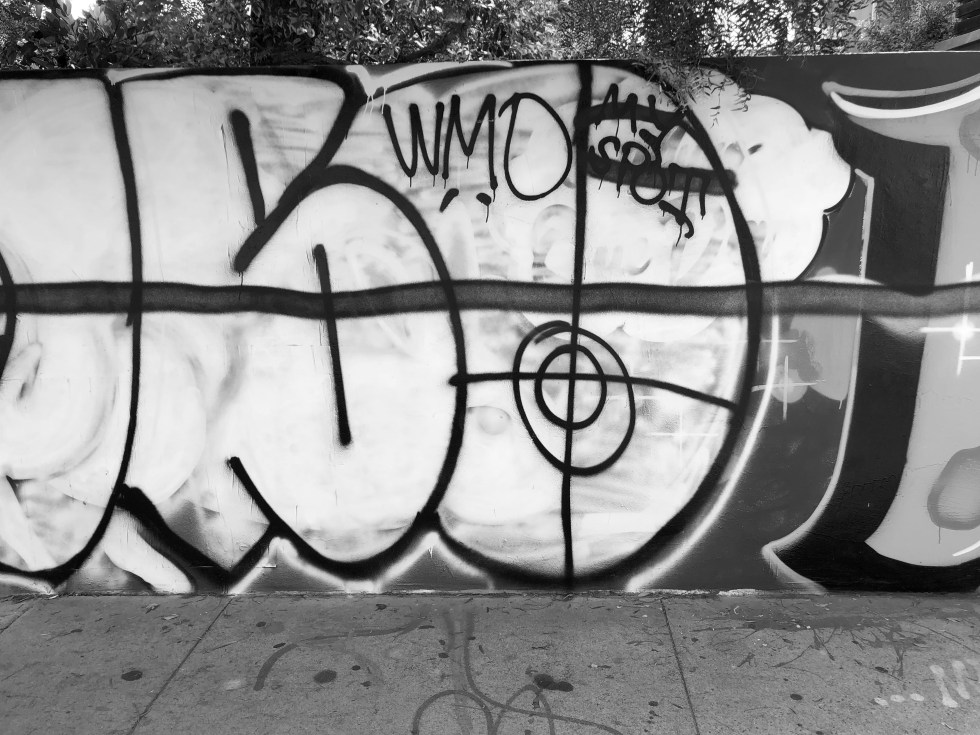 The-Wall-That-Gives-Beautiful-Hollywood-5