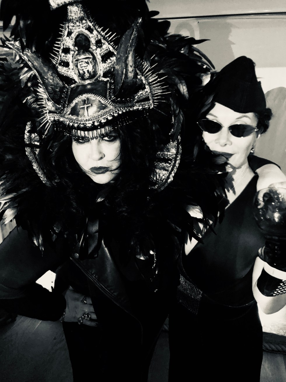 Beautiful Hollywood Party Like a Psychic 1